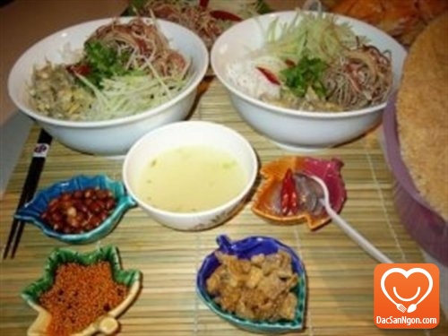 Giới thiệu về cơm hến - đặc sản ngon xứ Huế